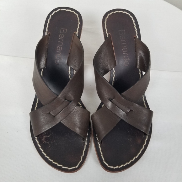 Bernardo Brown Leather Minimalist Bohemian Mid Heel Sandal Wedge Sz 8.5 (Defect) - Picture 2 of 14